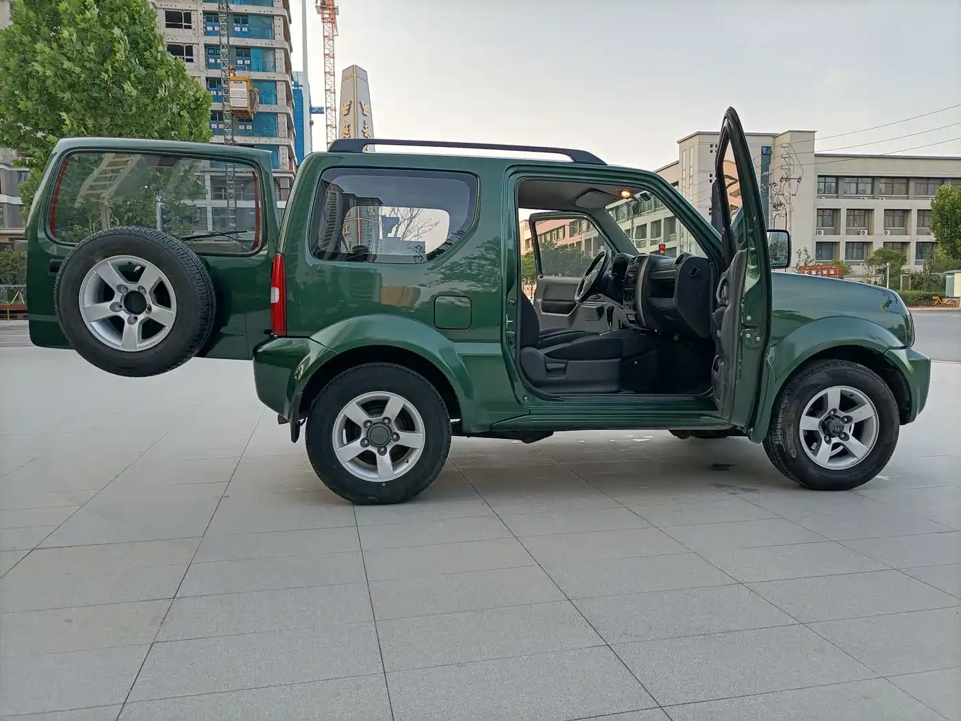 Photo 8 - Suzuki Jimny (Import)