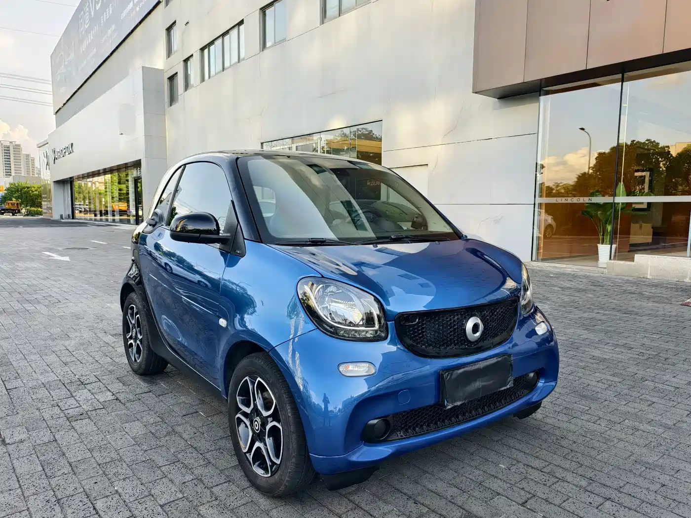 Photo 2 - smart fortwo