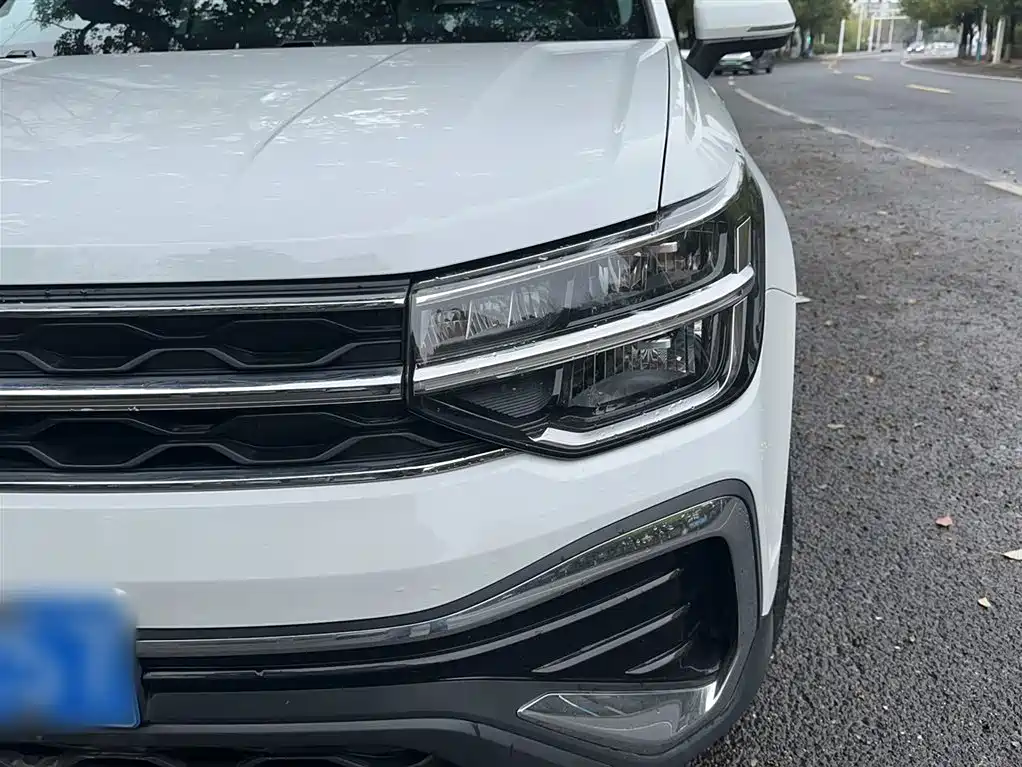 Volkswagen Tharu 2023 300TSI 2WD Bright Moon Edition фото 4