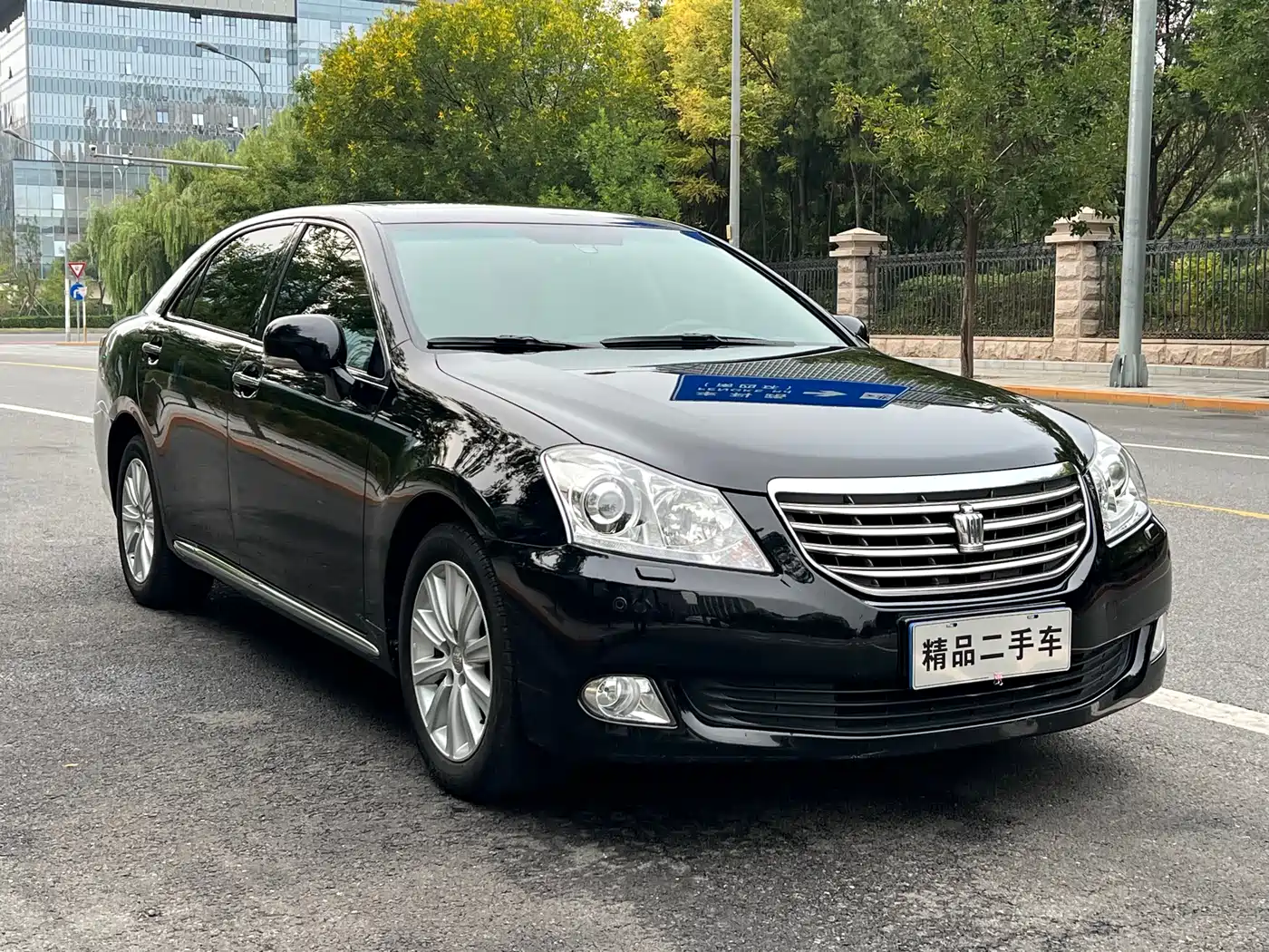 Toyota Crown 2010 2.5L Royal Leather Navigation Edition фото 3
