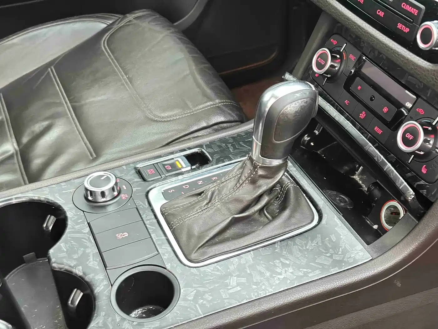 Volkswagen Touareg 2012 R-Line High Spec фото 23