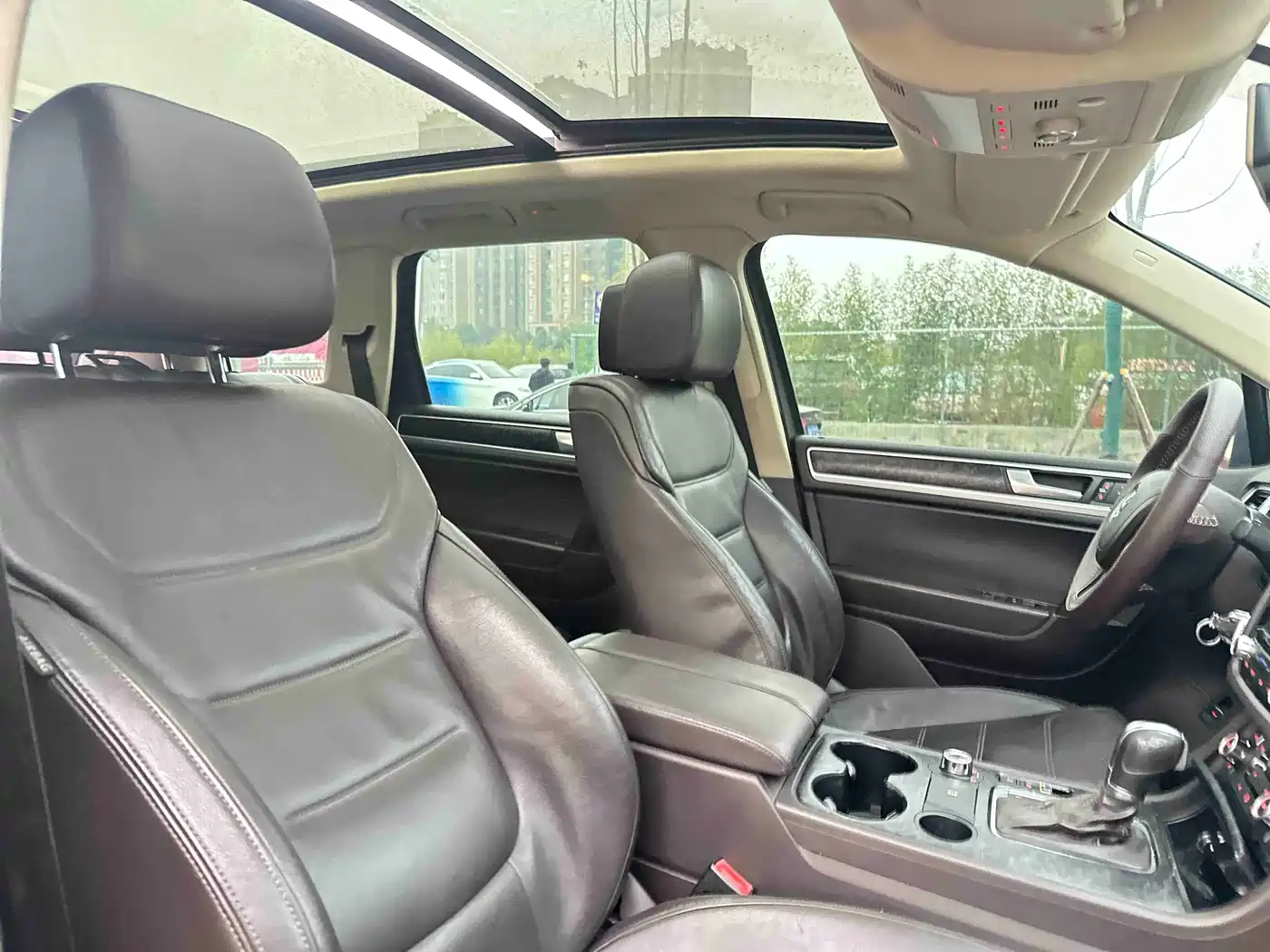 Volkswagen Touareg 2012 R-Line High Spec фото 14