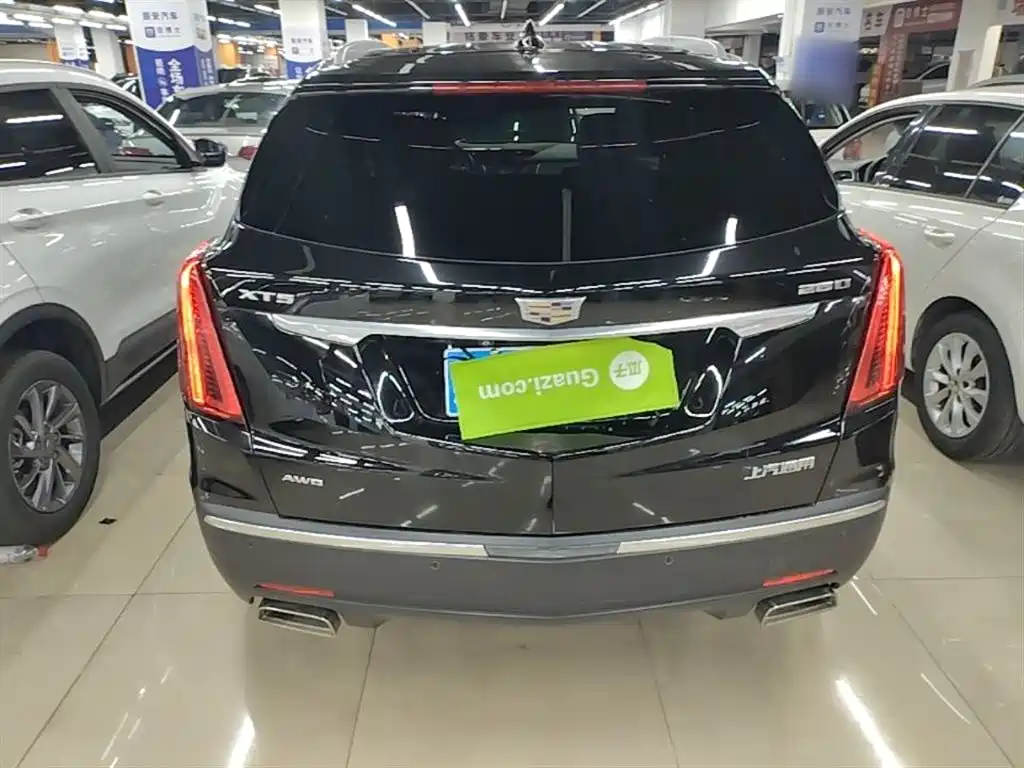 Photo 6 - Cadillac XT5