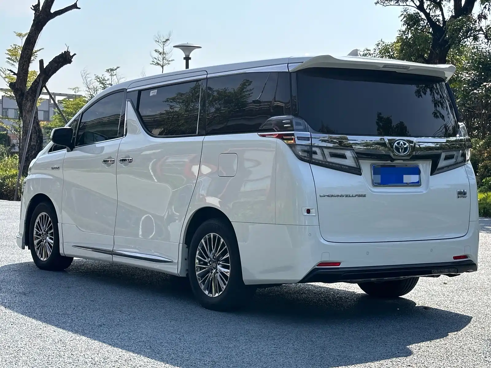 Фото 6 - Toyota Vellfire