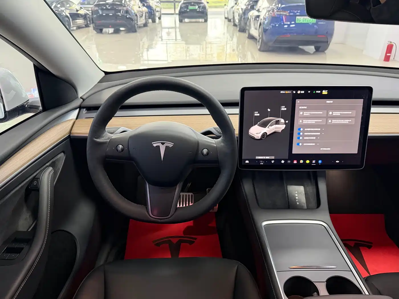 TESLA MODEL Y