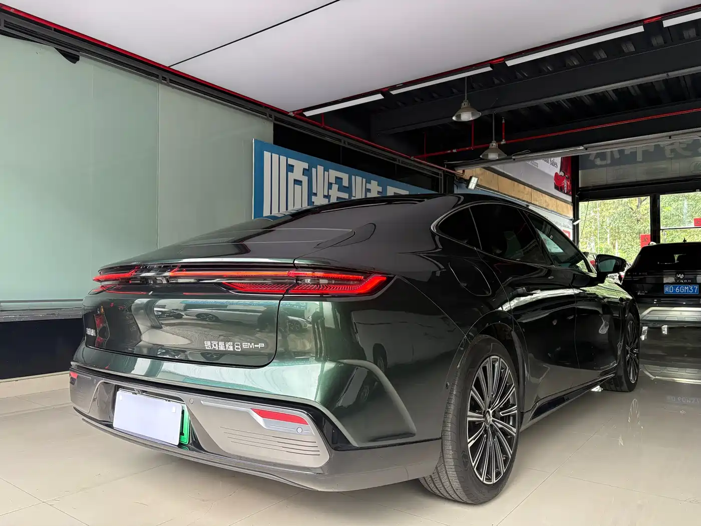 Geely Galaxy Galaxy Xingyao 8 2025 130km EM-P Starship Edition фото 6