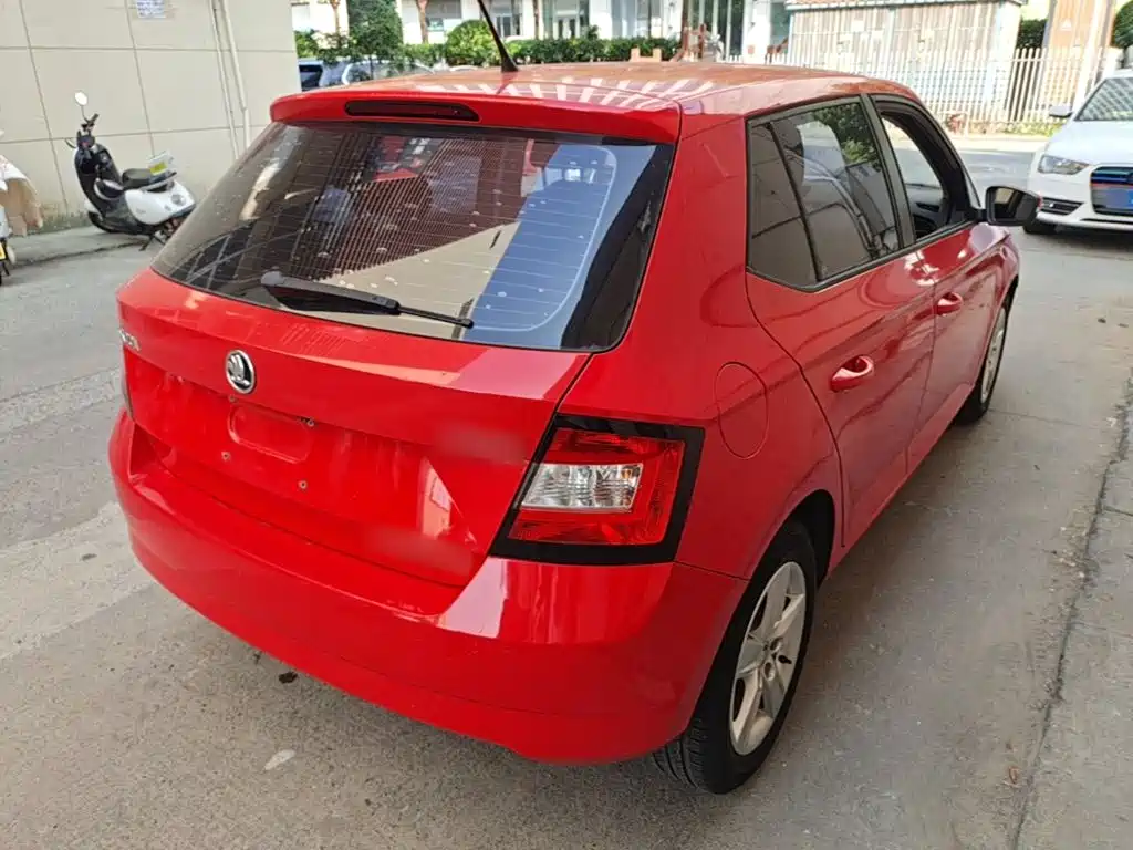 Фото 7 - Škoda Fabia