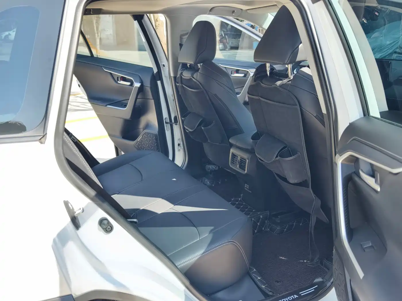 Toyota Wildlander 2024 2.0L CVT 2WD Urban Edition фото 17