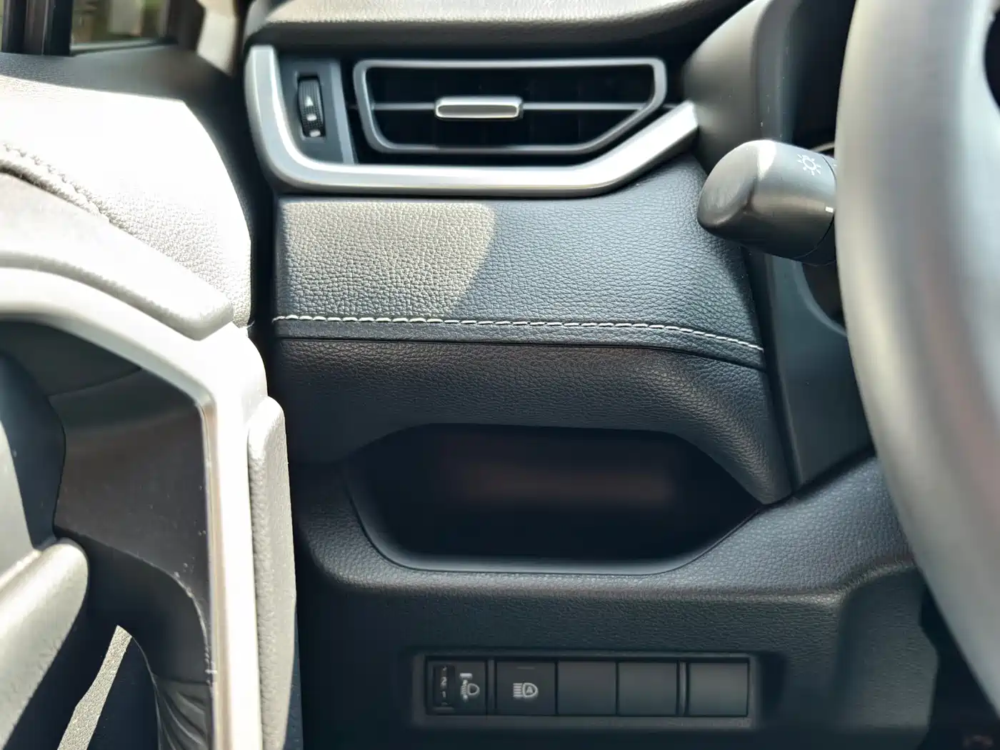 Toyota Wildlander 2024 2.0L CVT 2WD Urban Edition фото 30