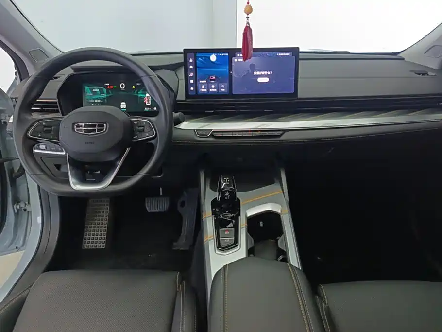 Geely Emgrand L HiP 2023 2024 Model Champion Edition 1.5TD-DHT Pro 100KM Surpassing Type