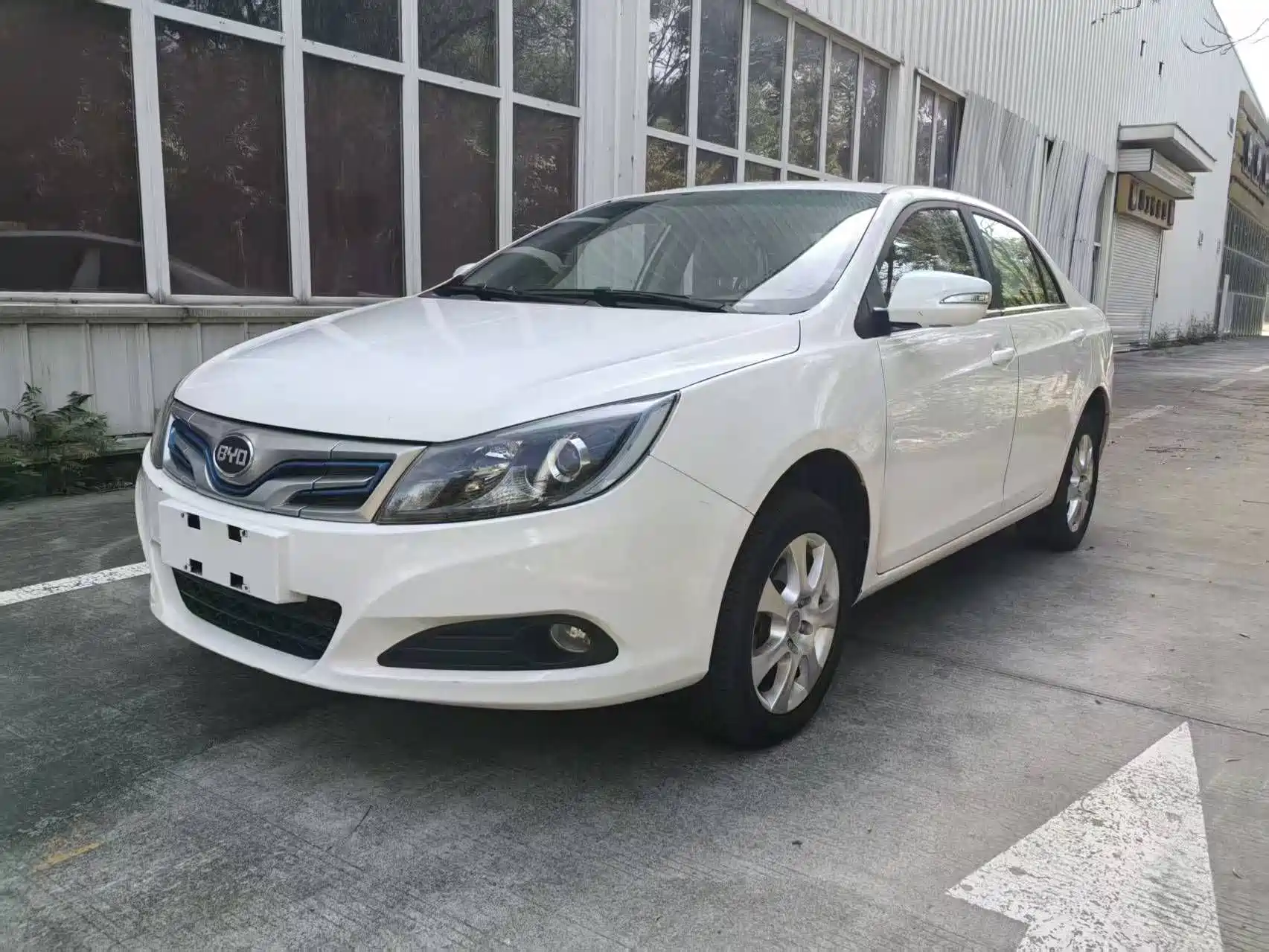 Photo 1 - BYD e5