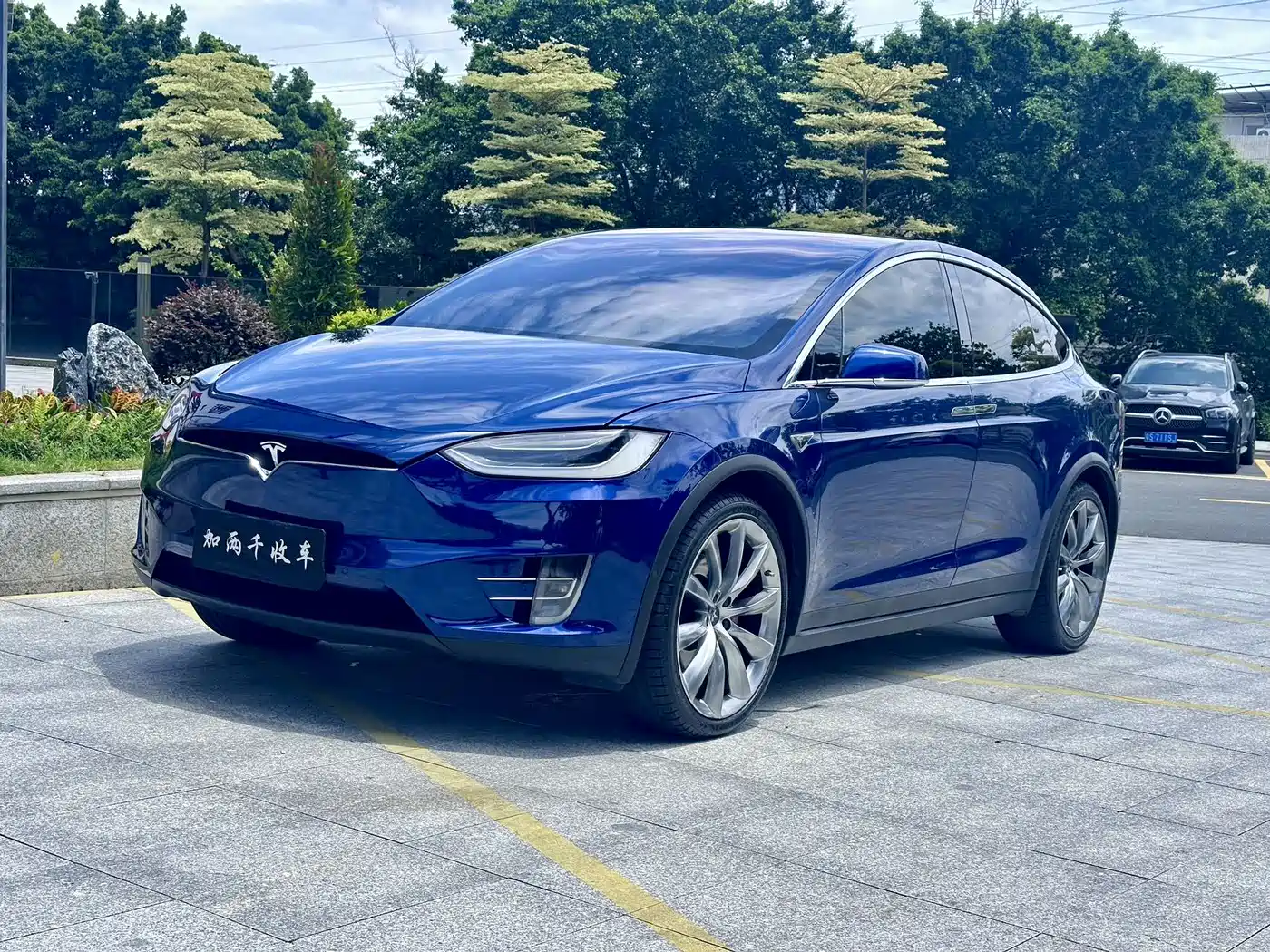 TESLA MODEL X