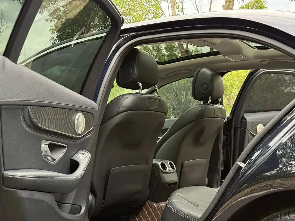Фото 9 - Mercedes-Benz C-Class