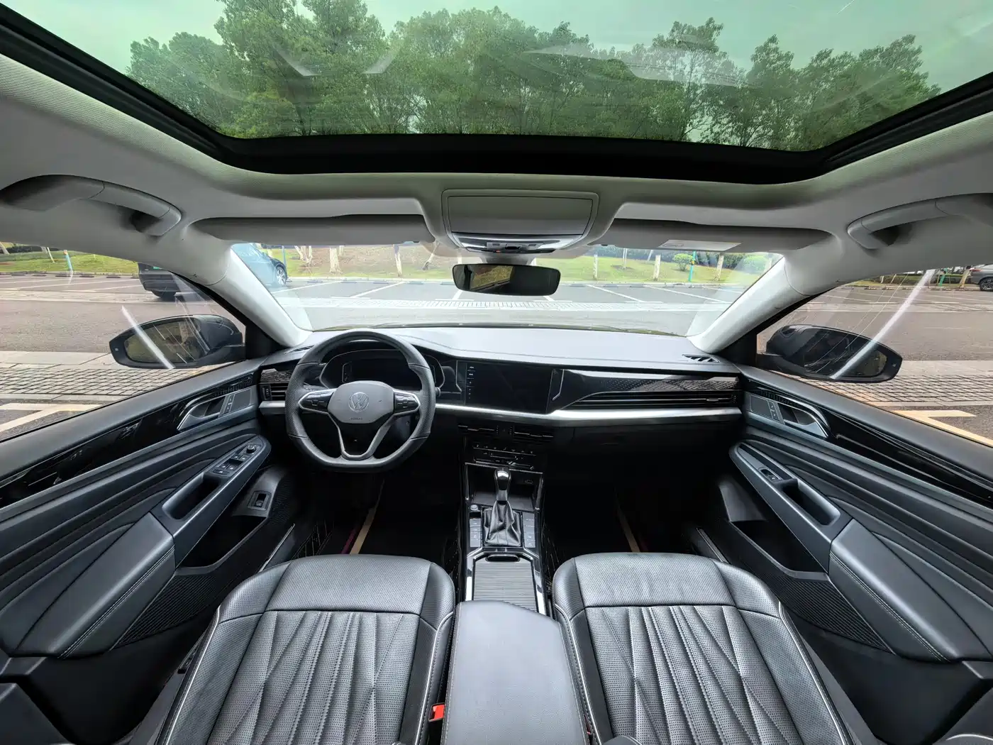 Volkswagen Passat 2023 330TSI Luxury Edition фото 12