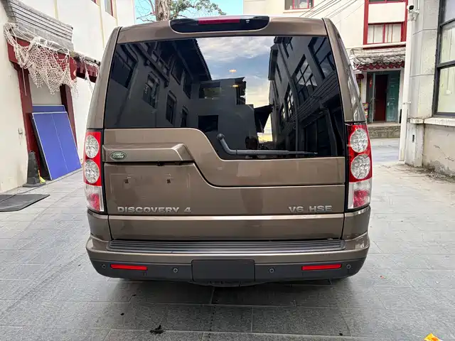Land Rover Discovery 2010 4.0 V6 HSE Petrol — фото 5