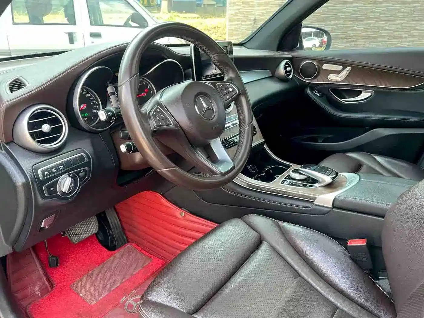 Mercedes-Benz GLC 2018 GLC 300 4MATIC Dynamic фото 5