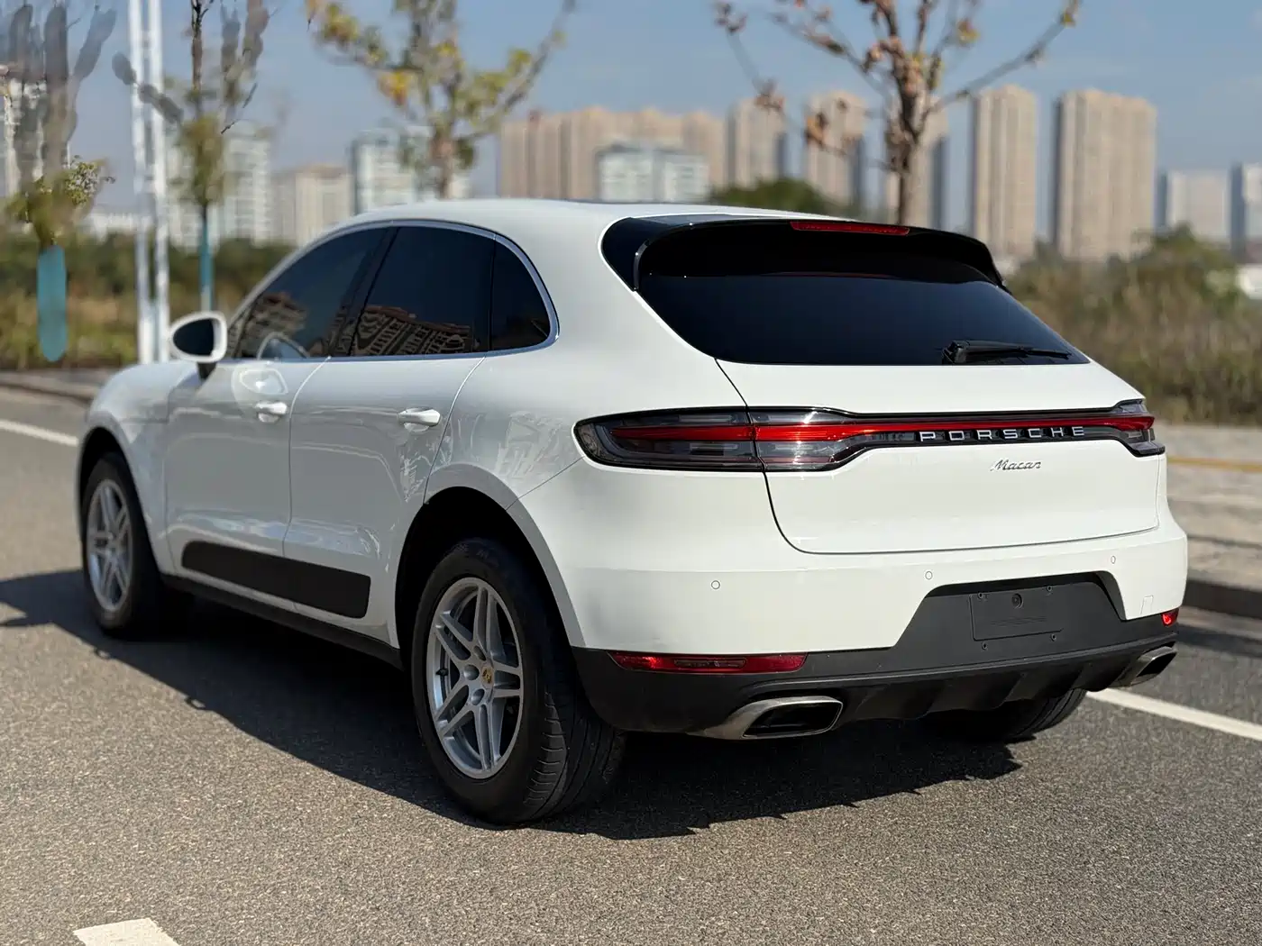 PORSCHE MACAN