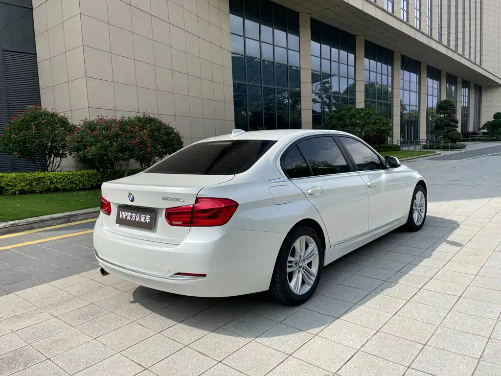 Photo 5 - BMW 3 Series