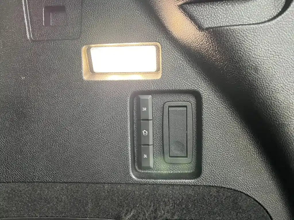 Фото 12 - Lincoln Aviator