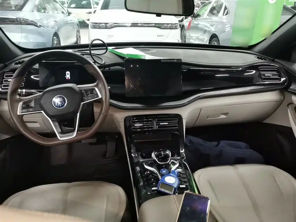 BYD Qin PLUS 2024 Glory Edition DM-i 55KM Leading фото 10