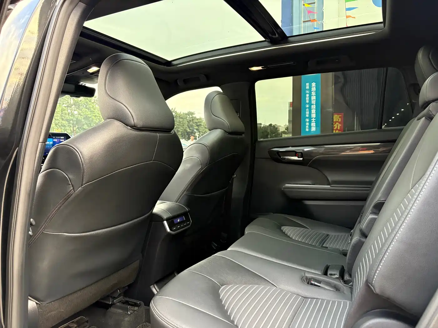 Toyota Crown Kluger 2023 2.5L HEV AWD Premium Edition фото 11