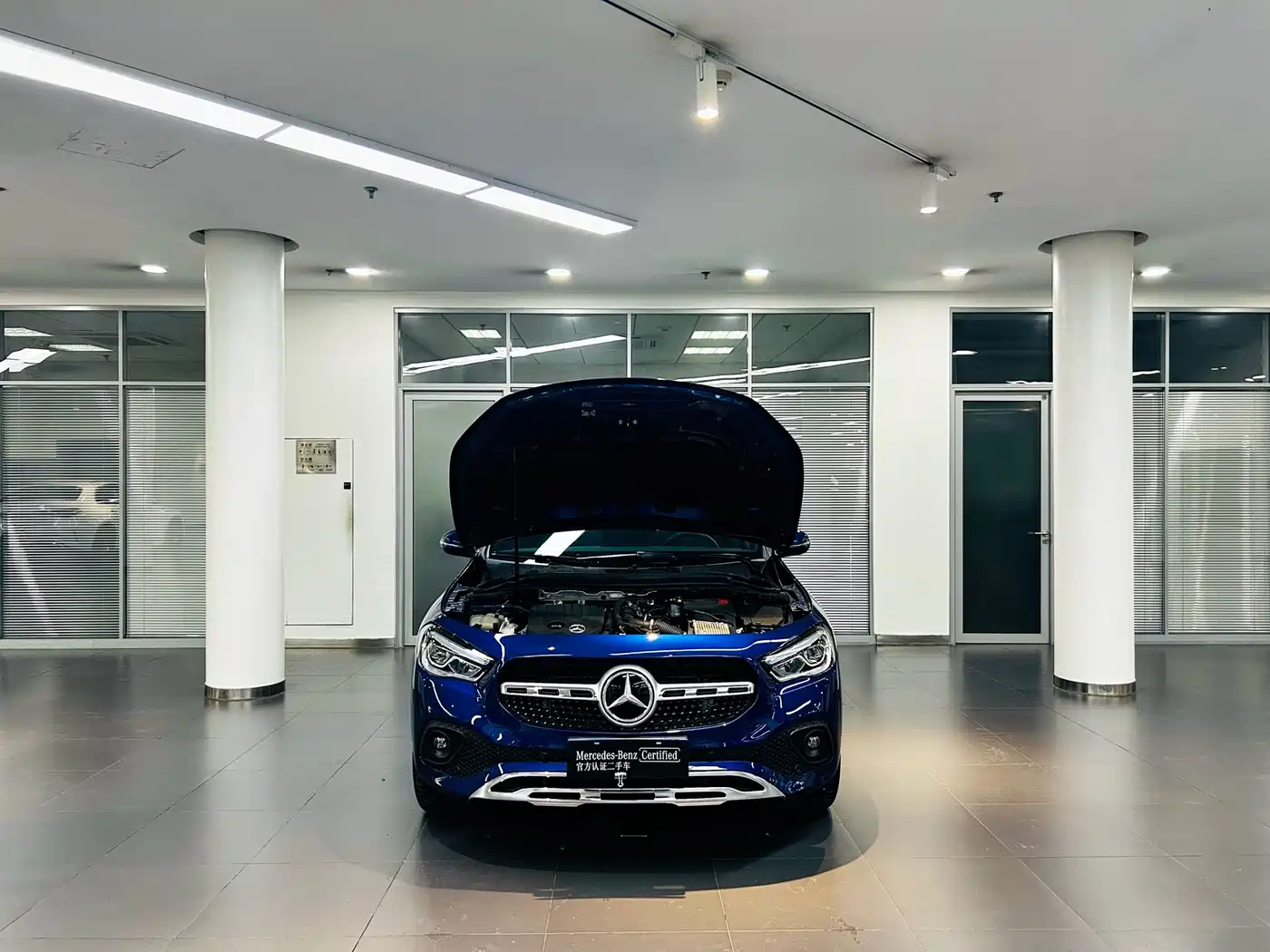 MERCEDES-BENZ GLA