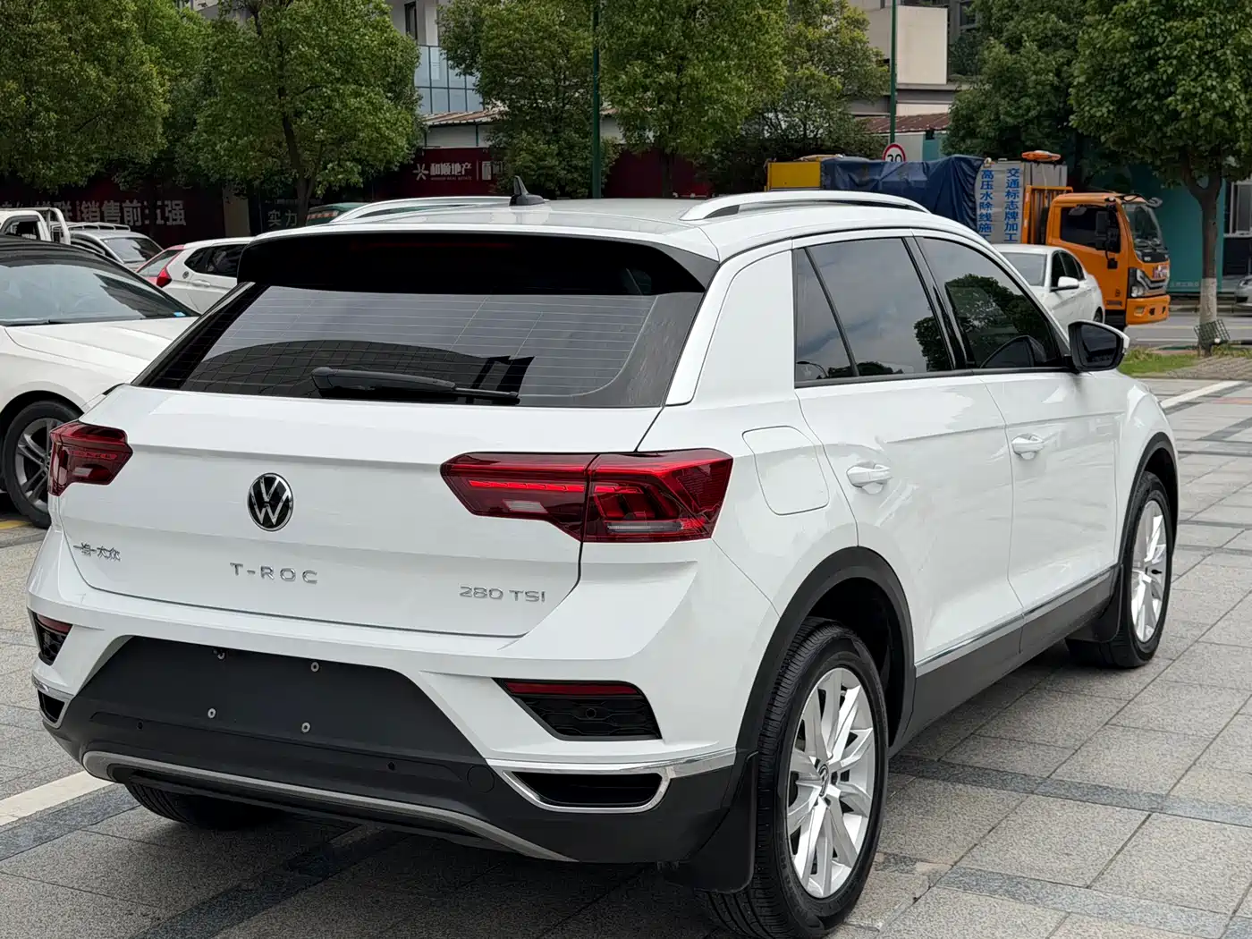 VOLKSWAGEN T-ROC EXPLORING SONGS
