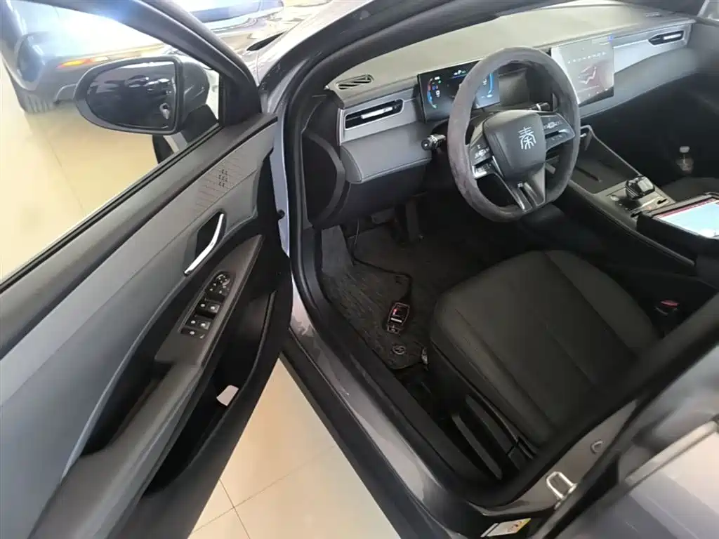 BYD Qin PLUS 2025 DM-i Smart Drive 55KM Leader фото 16