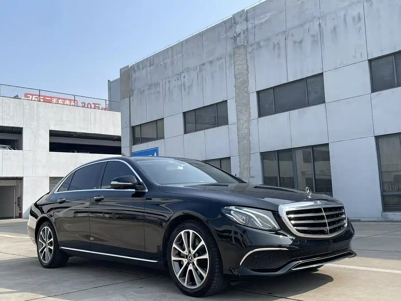 Mercedes-Benz E-Class 2017 E 300 L Luxury фото 3