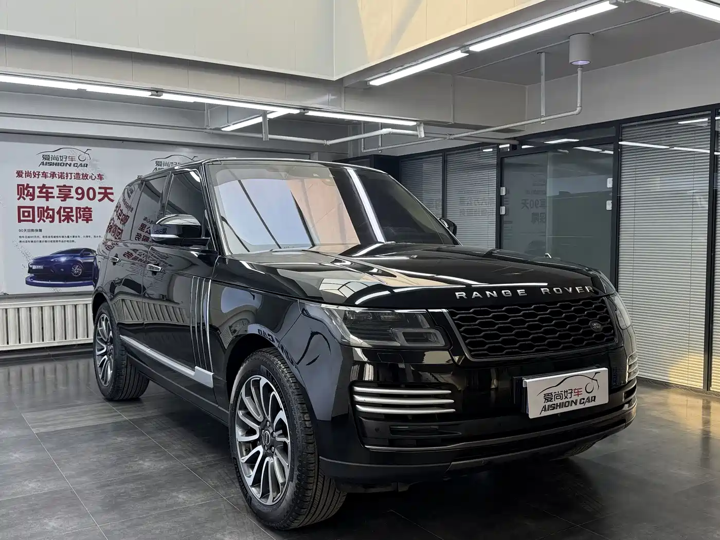 Land Rover Range Rover 2018 3.0 SC V6 Vogue Heritage Edition фото 3