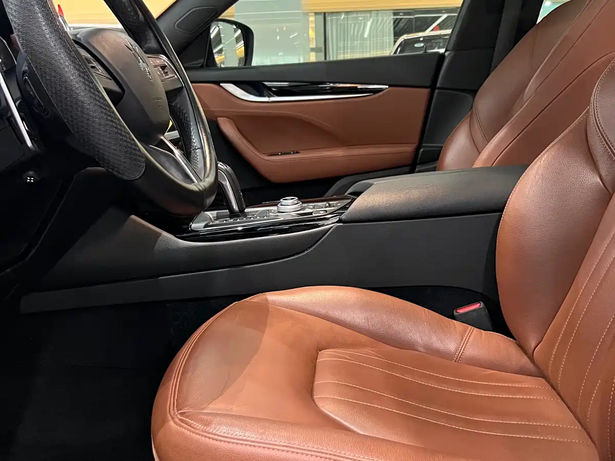 Photo 5 - Maserati Levante