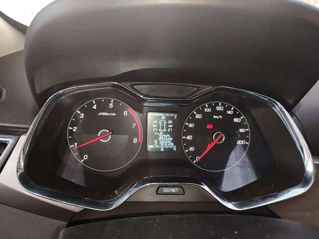 Baojun 310W 2017 2017 1.5L Manual Fashion Edition (China V)