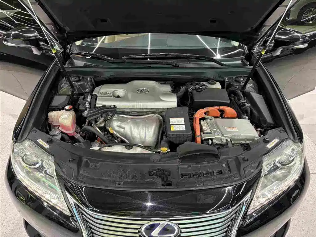 Фото 30 - Lexus ES