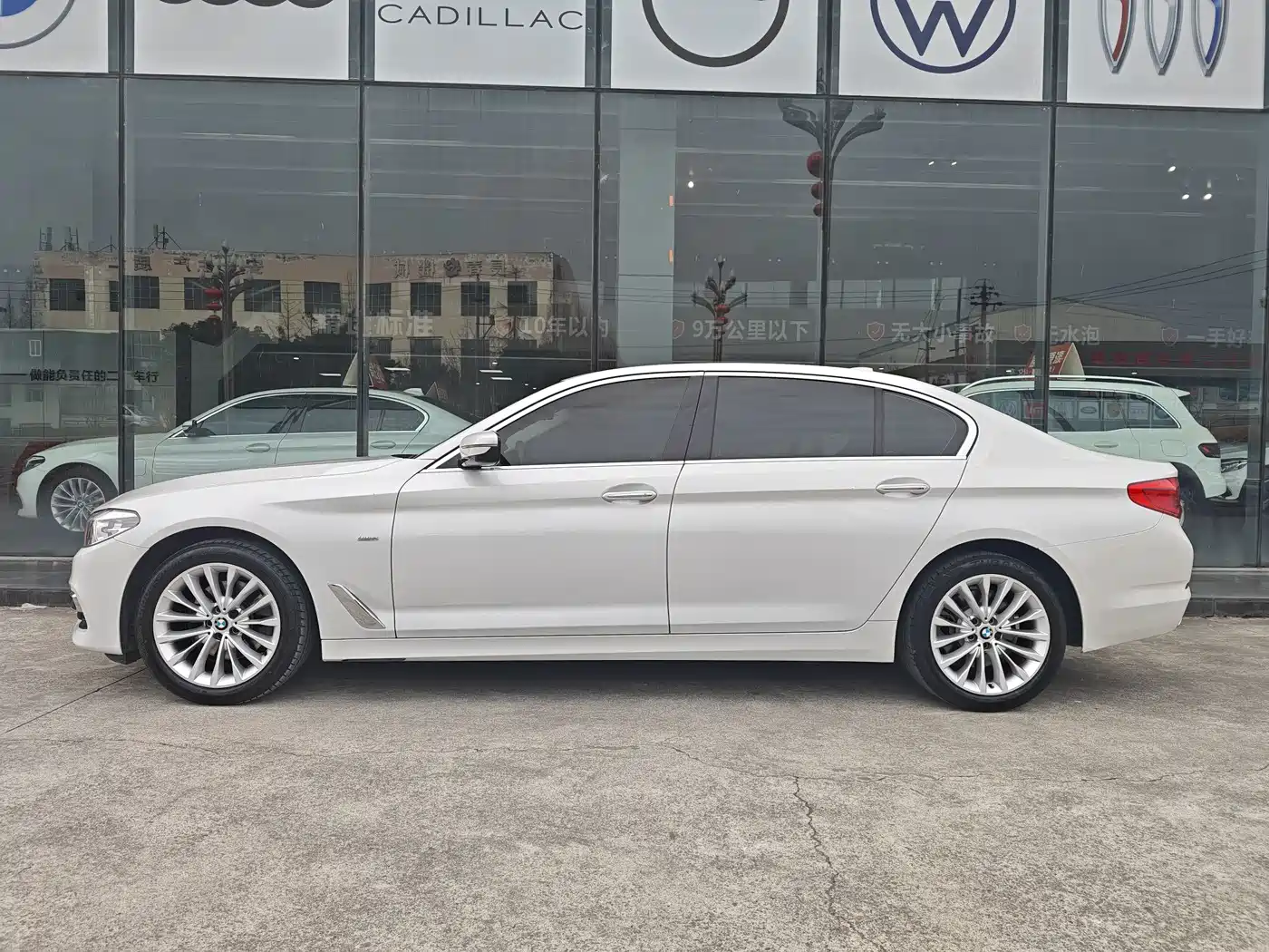 BMW 5 Series 2018 525Li Luxury Package фото 3