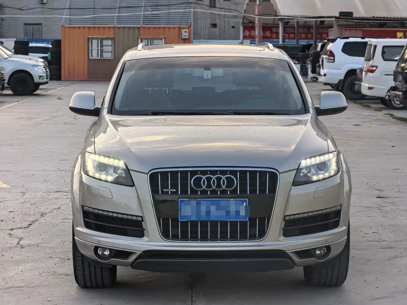 Photo 2 - Audi Q7