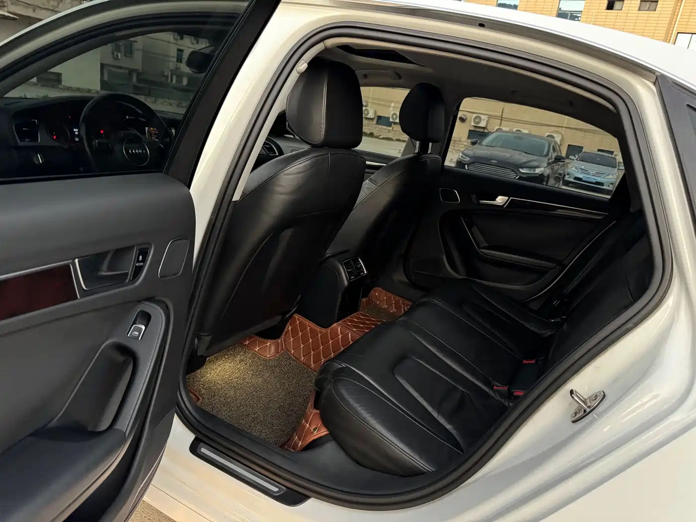Audi A4L 2015 35 TFSI Auto Comfort фото 9