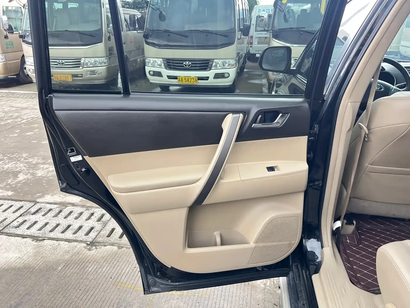 Toyota Highlander 2012 2.7L 2WD 7-Seater Luxury Edition фото 12