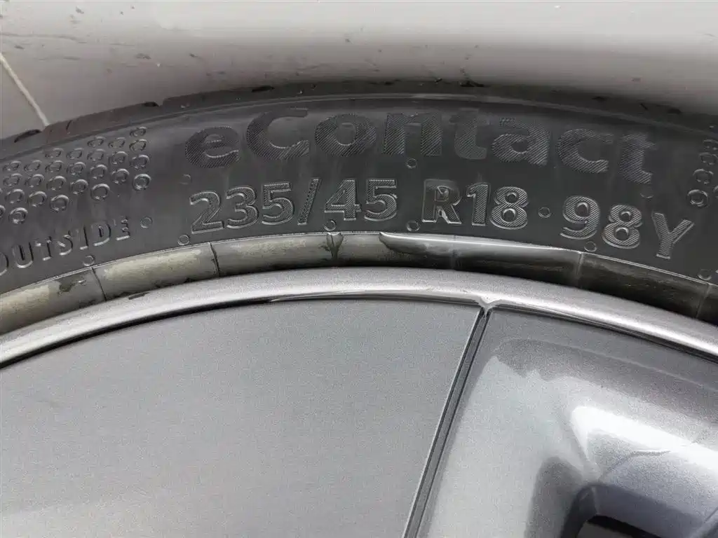 TESLA MODEL 3 (IMPORTED)