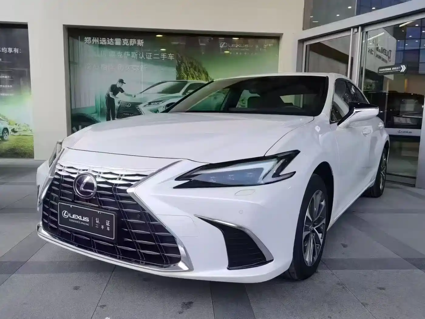 Lexus ES 2025 200 Ultimate Edition