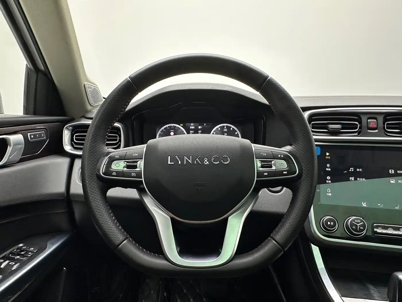 Lynk & Co 01 2017 2.0T AWD Pro фото 19