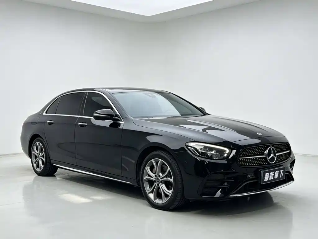 Фото 3 - Mercedes-Benz E-Class