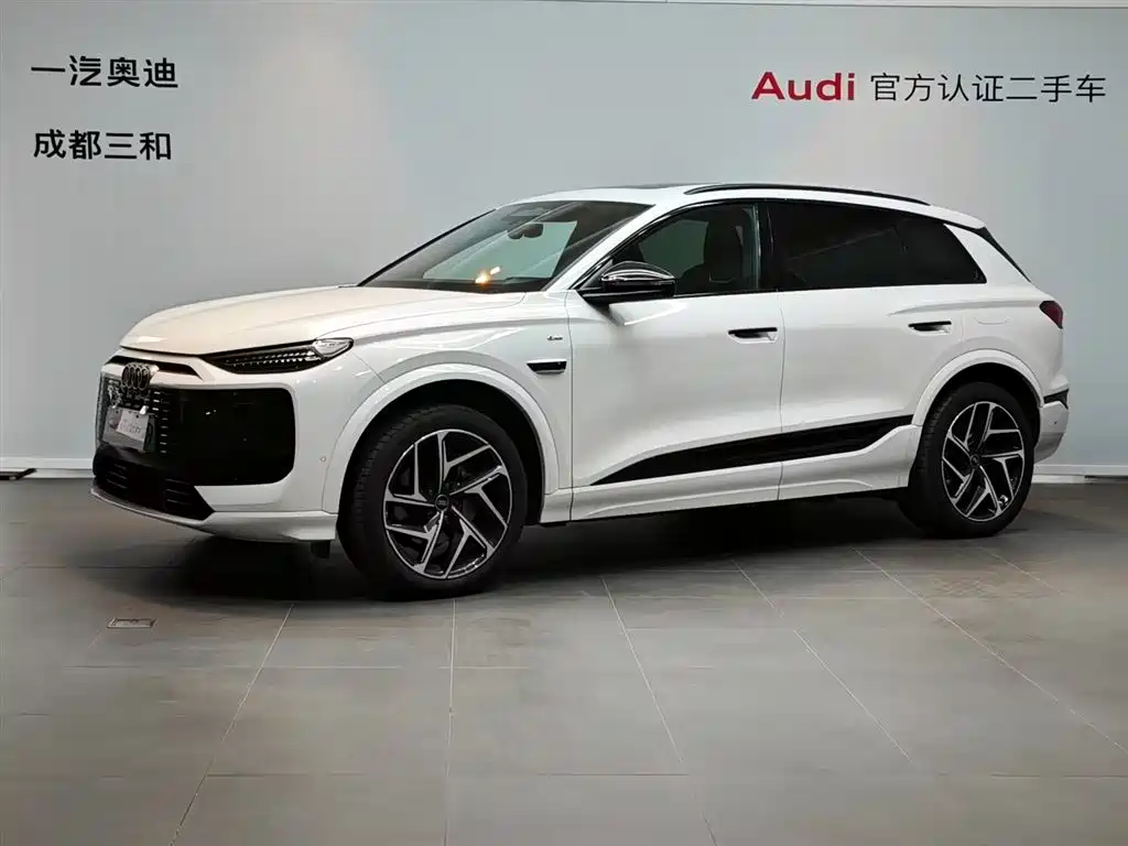 AUDI Q6L E TRON