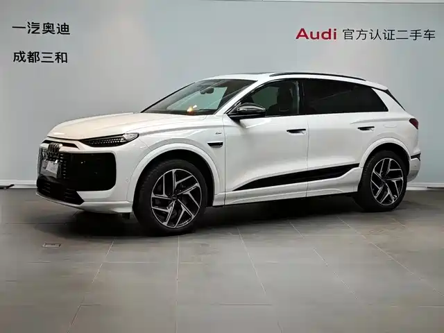 AUDI Q6L E TRON