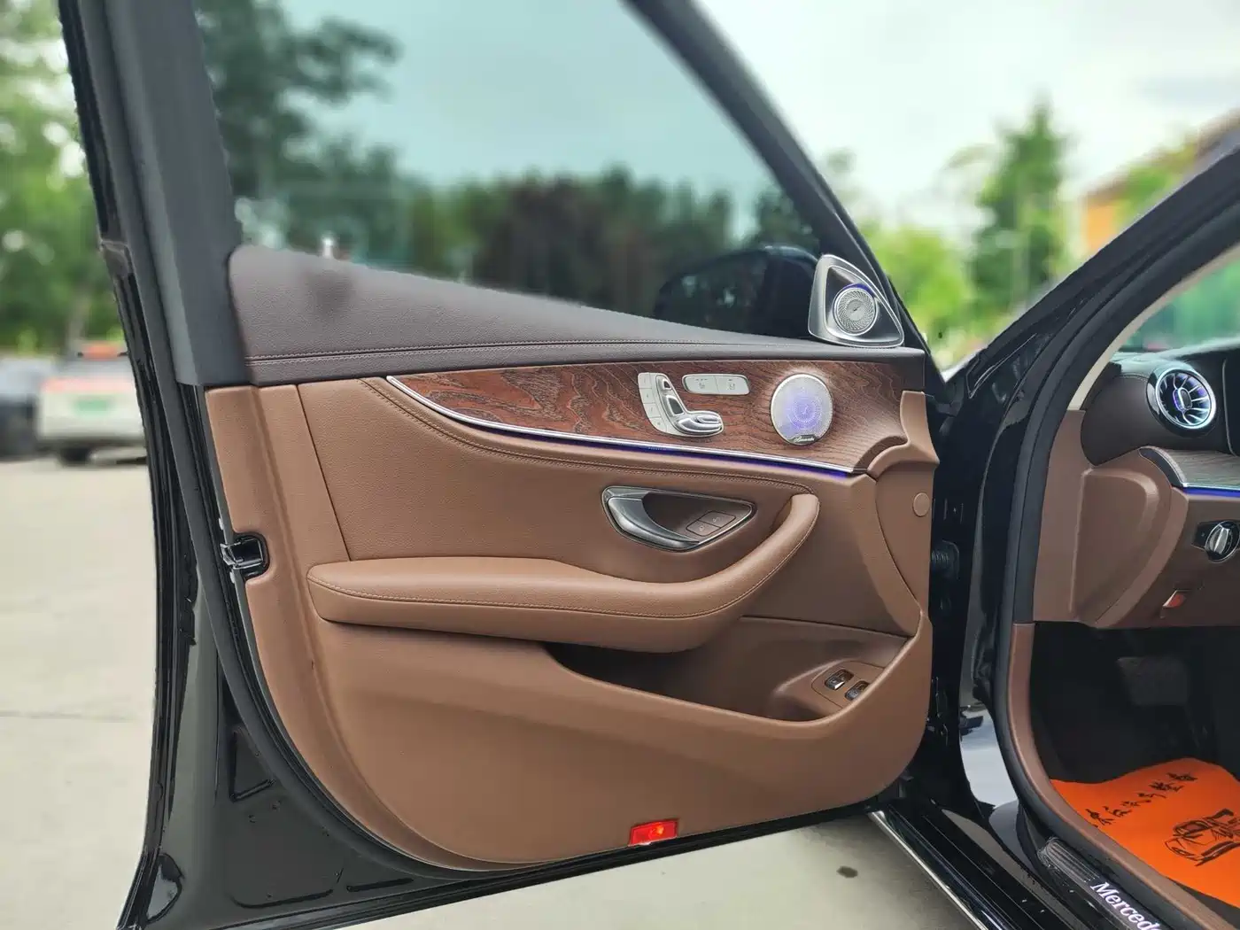 Mercedes-Benz E-Class New Energy 2022 E 350 e L Plug-in Hybrid Sports Sedan фото 6
