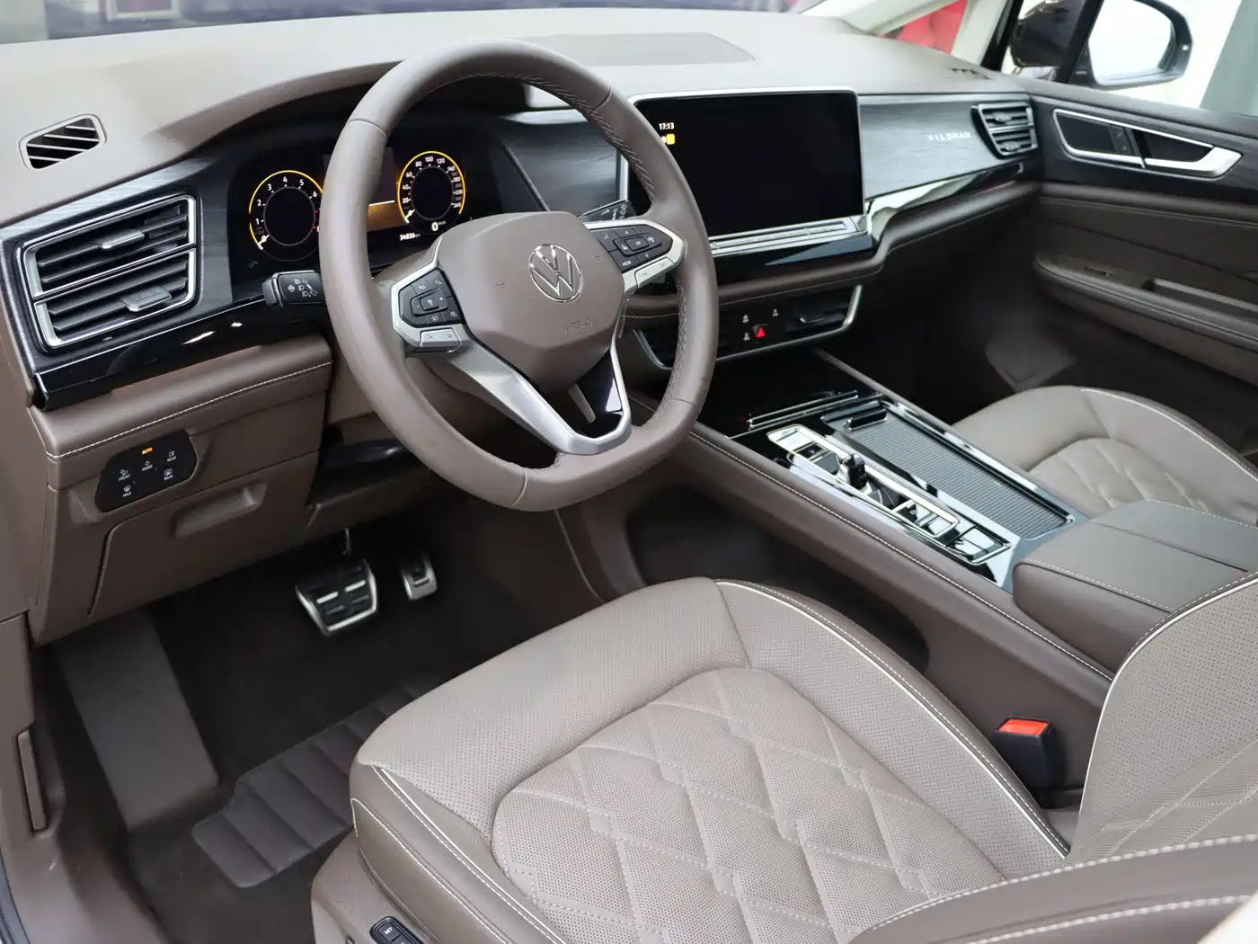 Volkswagen Viloran 2023 Facelift 380TSI Premium Edition фото 5