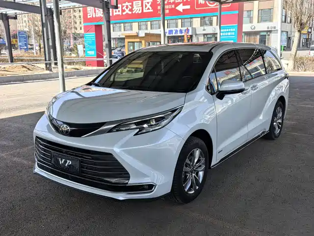 Toyota Sienna 2024 2.5L Hybrid 4WD Premium Edition