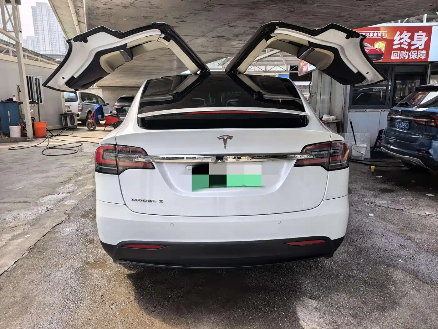 TESLA MODEL X