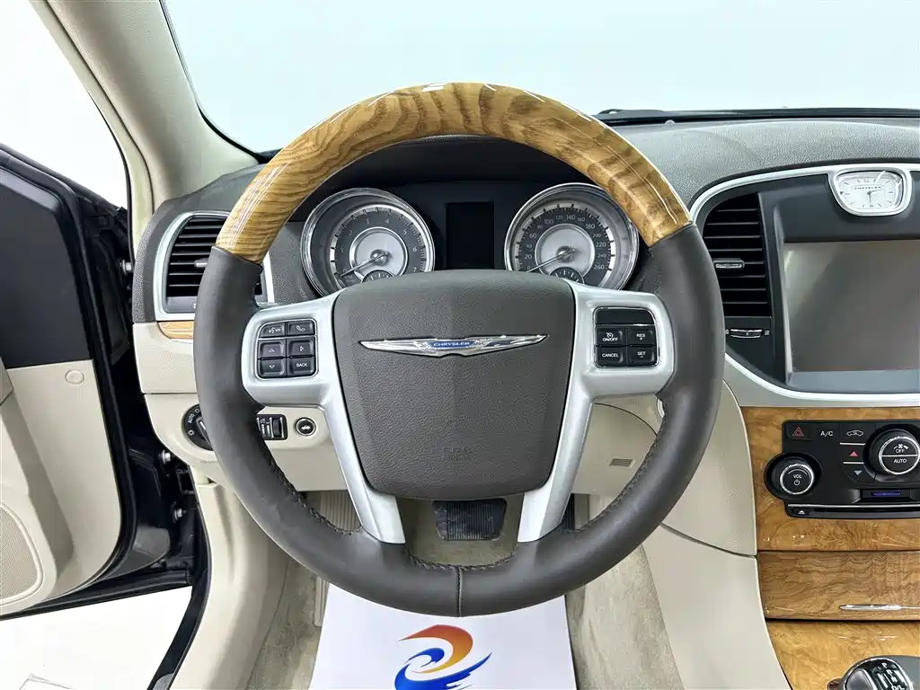 Chrysler 300C (Import) 2015 2013 Model 3.6L Premium Comfort Edition