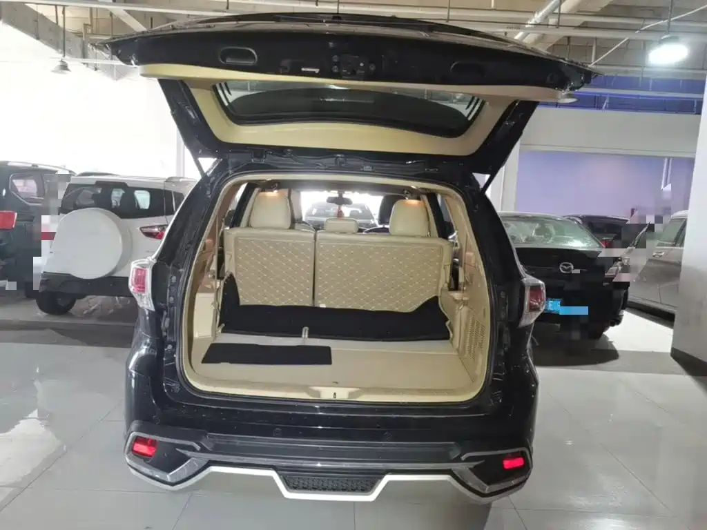 Photo 19 - Toyota Highlander