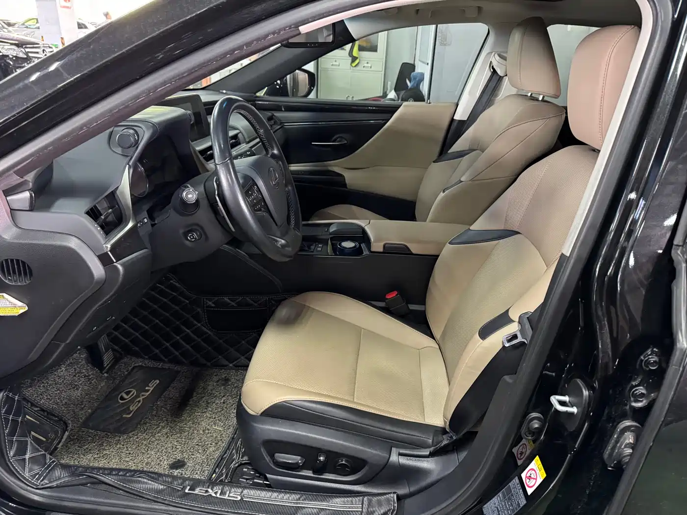 Lexus ES 2018 300h Excellence Edition China V фото 4